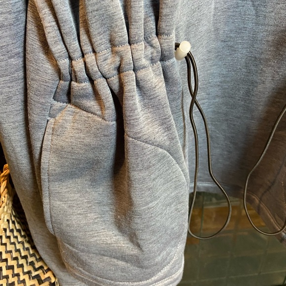 Super Soft Fleece-Lined Gray High-Neck Quarter Zip Sweatshirt, Size M - Picture 4 of 6